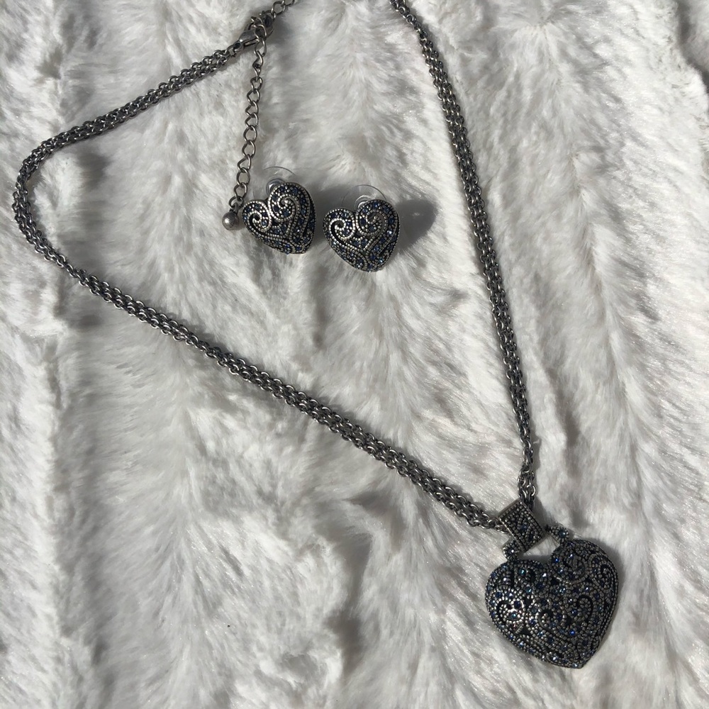 Heart pendant with matching heart earrings 🤍 - Picture 16 of 16